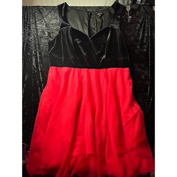 Torrid Black Velvet Bodice Sleeveless Fit & Flare Dress with Full Skirt Size 24 - Picture 1 of 12